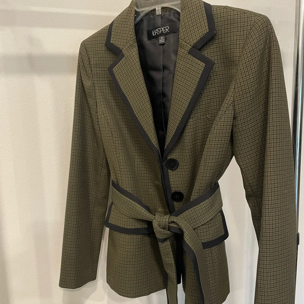 Ladies Suit Jacket - Picture 1 of 3